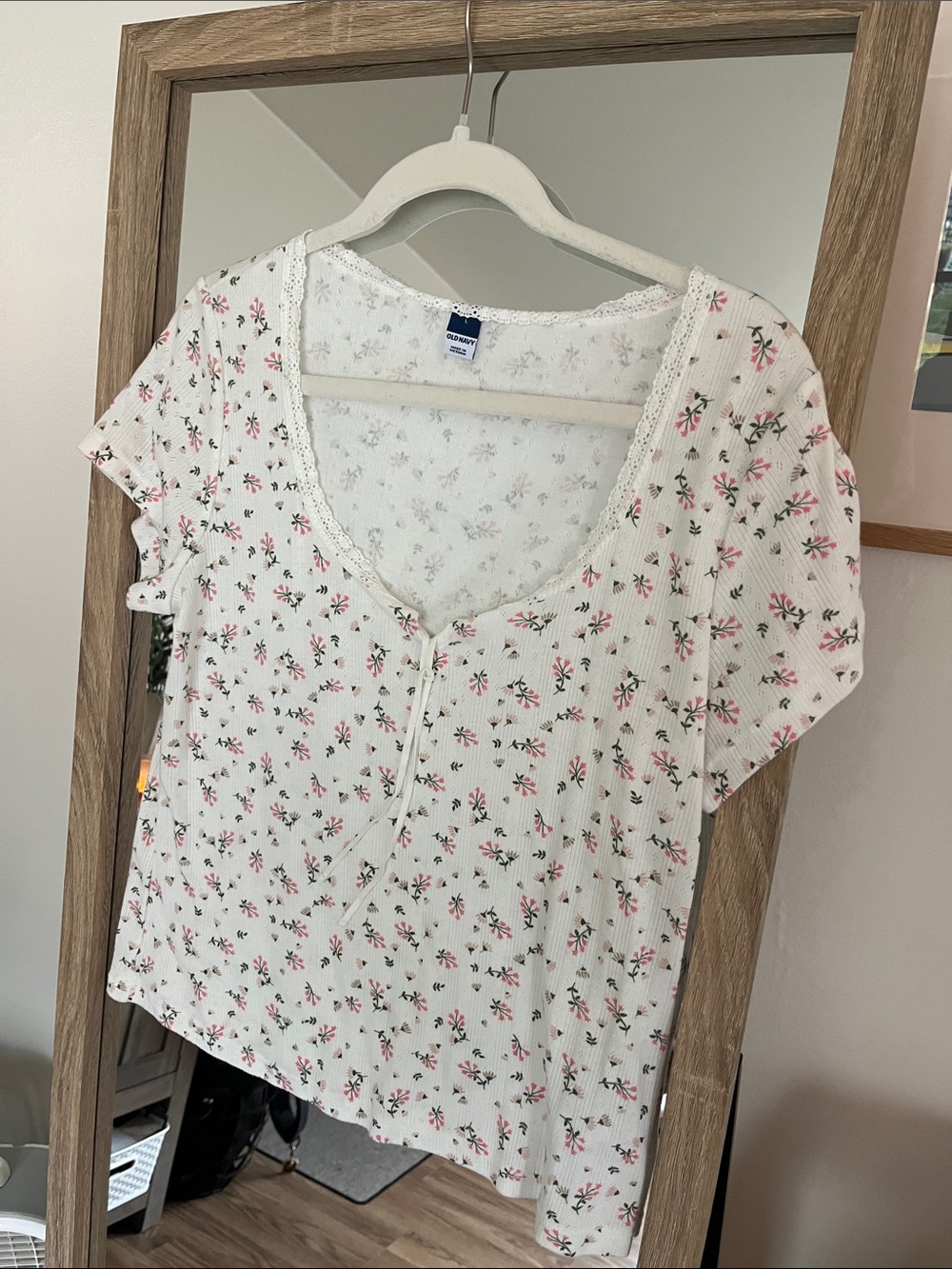 Old Navy White Floral Scoop Neck Crop Top